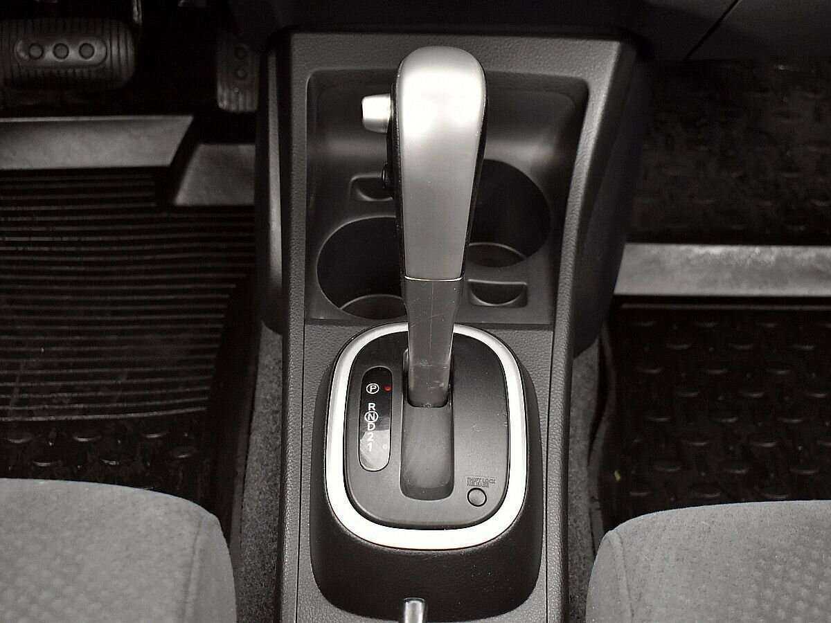 Nissan Tiida с пробегом — 2013 год. Фото: #13