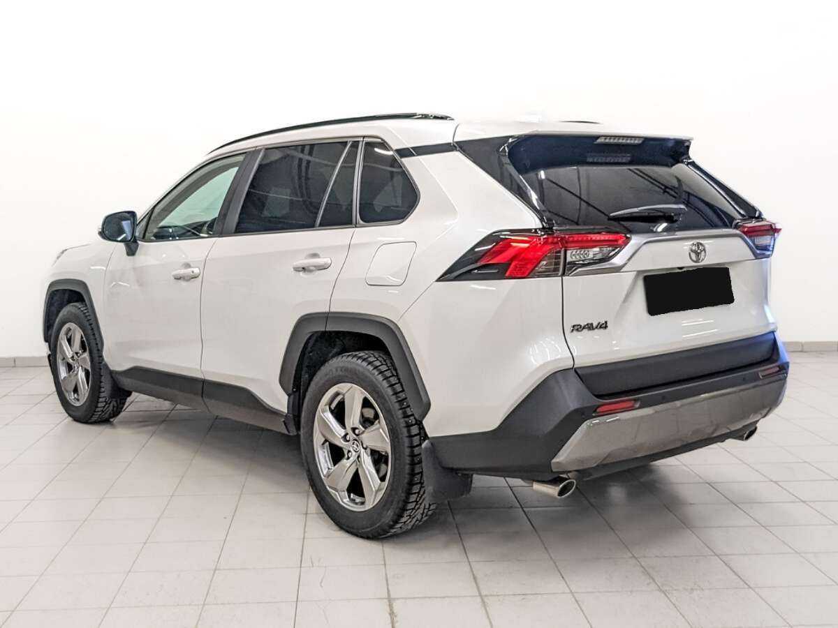 Toyota RAV4 с пробегом — 2021 год. Фото: #6