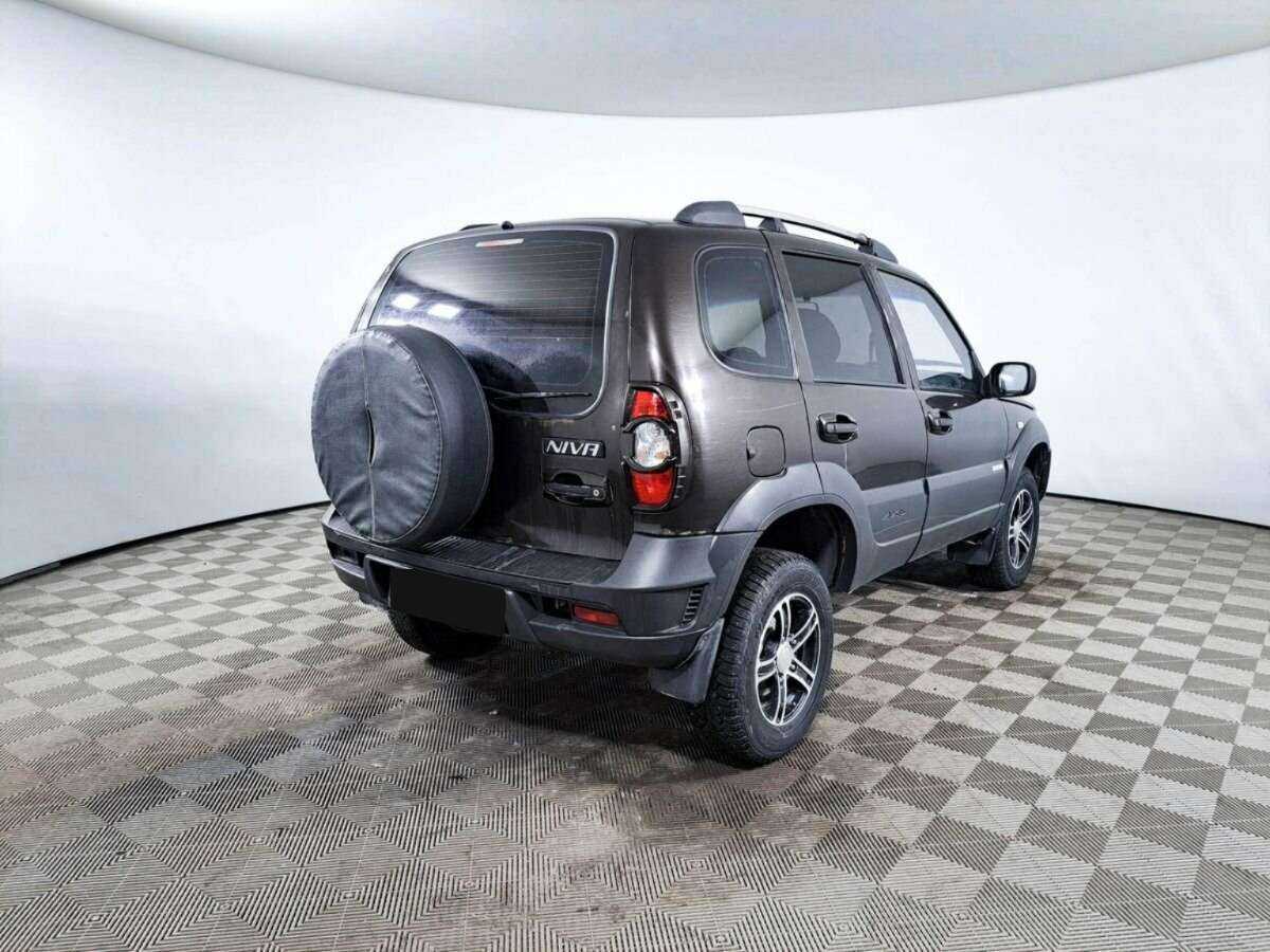 Chevrolet Niva с пробегом — 2011 год. Фото: #4