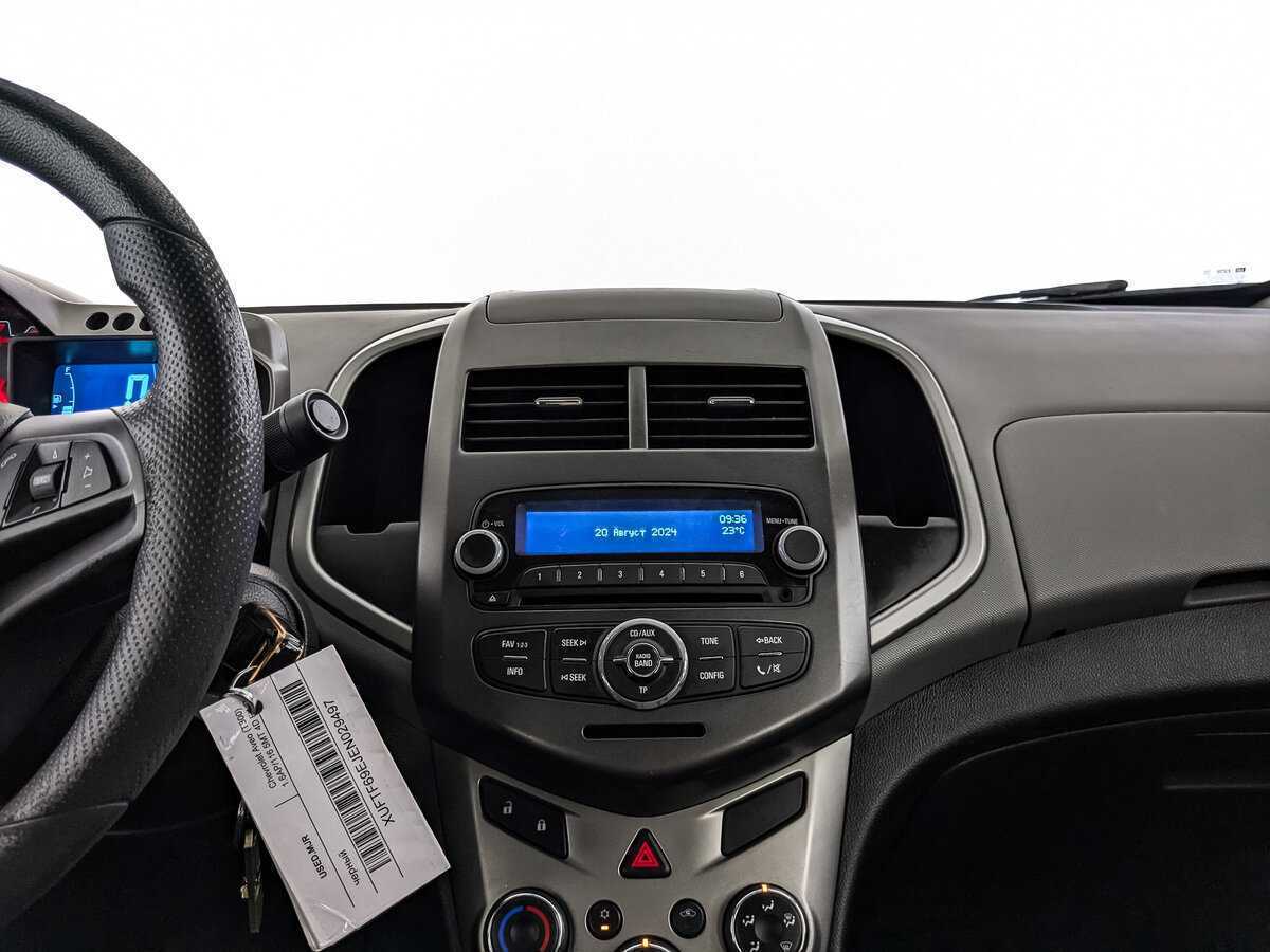 Chevrolet Aveo с пробегом — 2014 год. Фото: #12