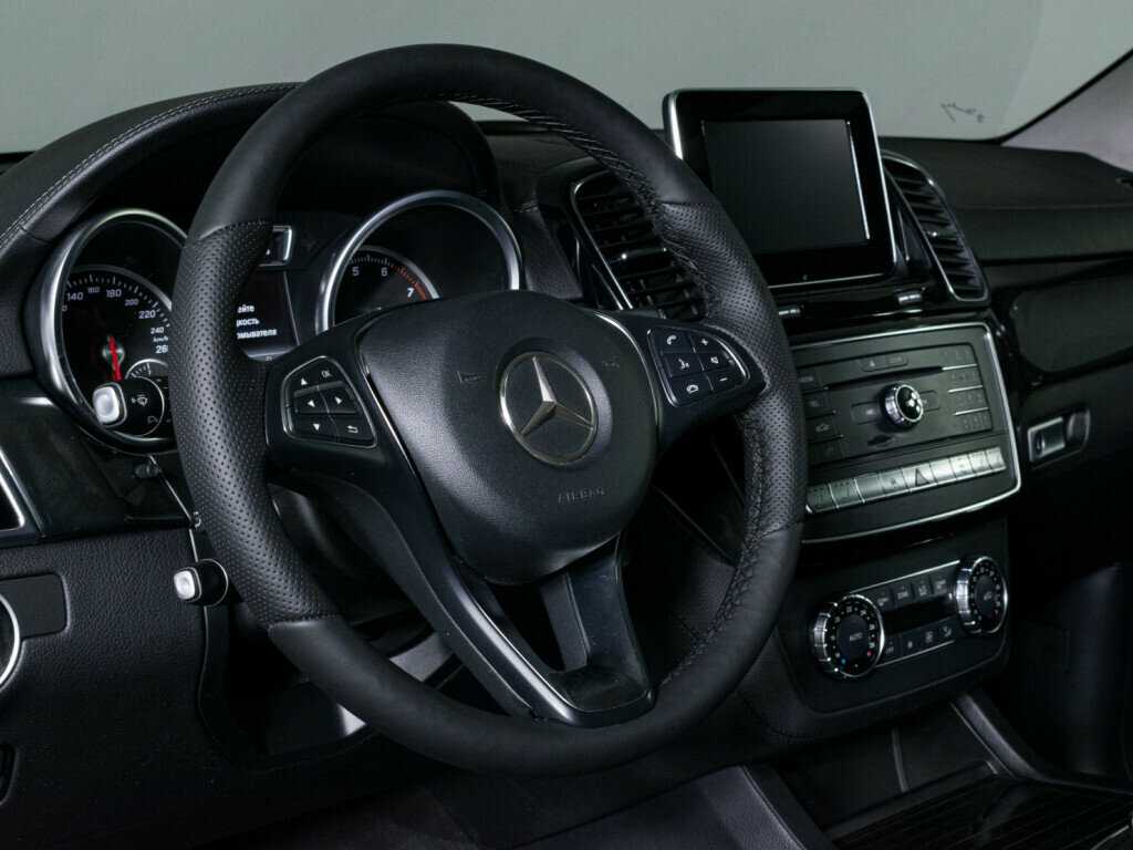 Mercedes-Benz GLE с пробегом — 2015 год. Фото: #14