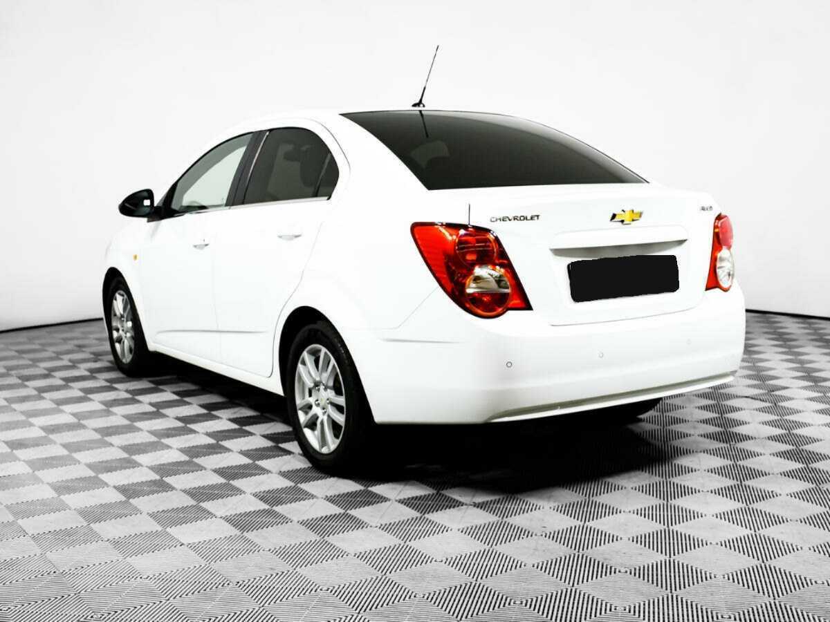 Chevrolet Aveo с пробегом — 2014 год. Фото: #6
