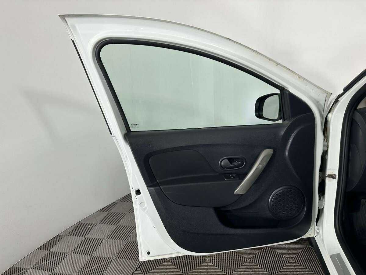 Renault Sandero с пробегом — 2019 год. Фото: #7
