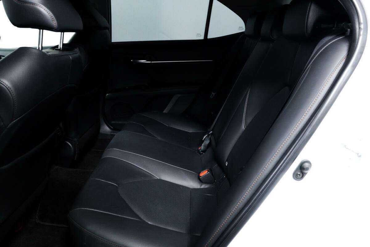 Toyota Camry с пробегом — 2019 год. Фото: #11