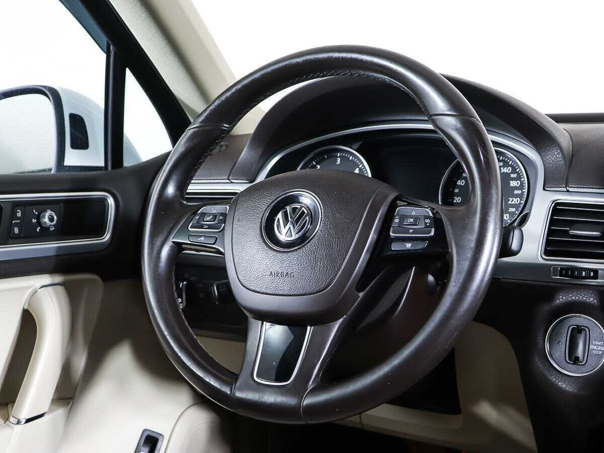 Volkswagen Touareg с пробегом — 2014 год. Фото: #14