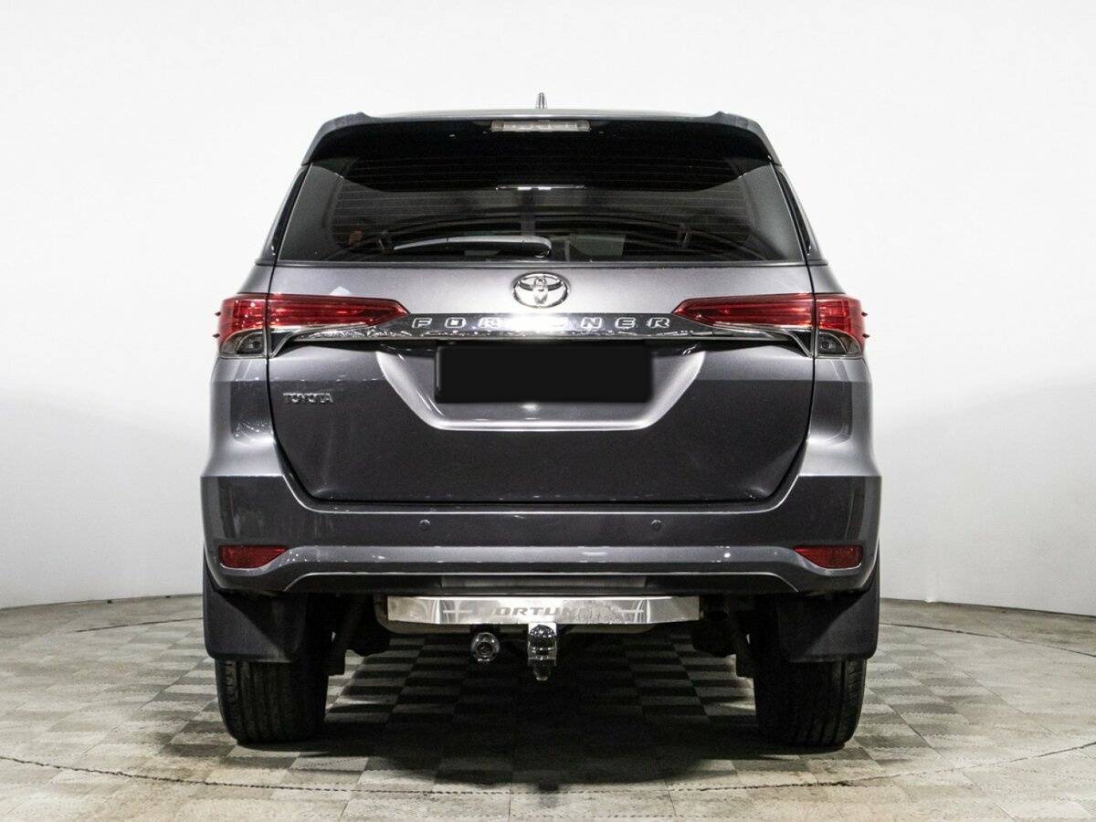 Toyota Fortuner с пробегом — 2017 год. Фото: #4