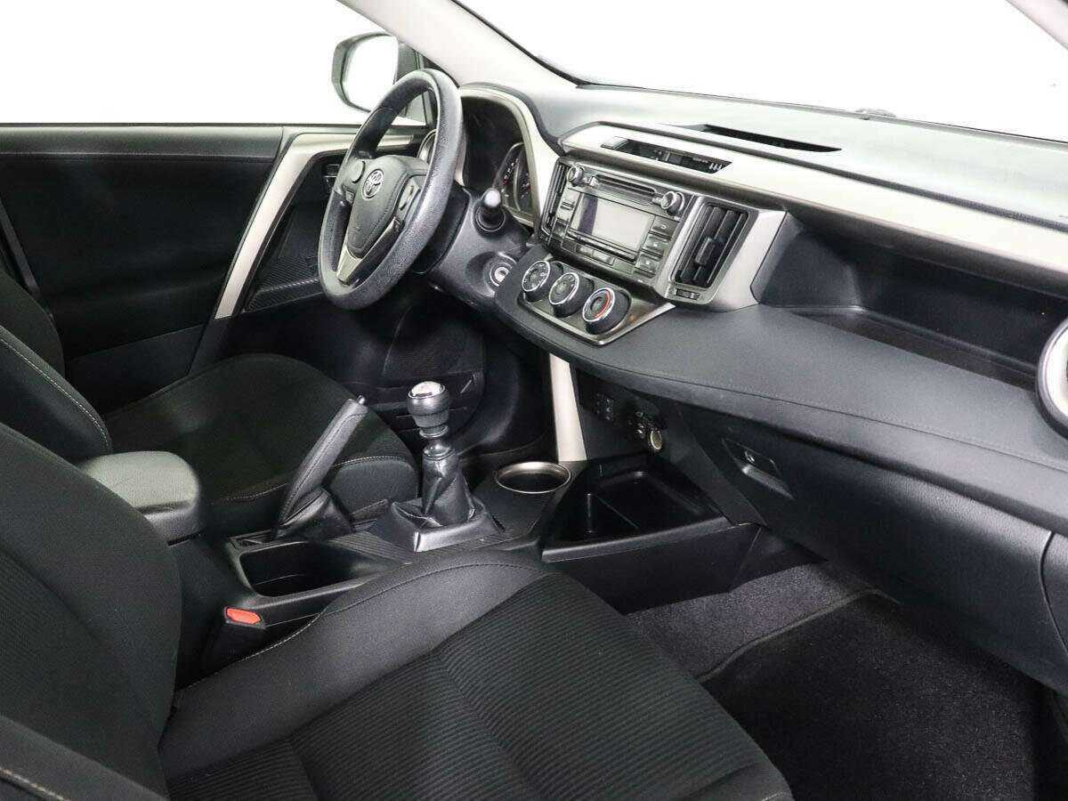 Toyota RAV4 с пробегом — 2015 год. Фото: #6