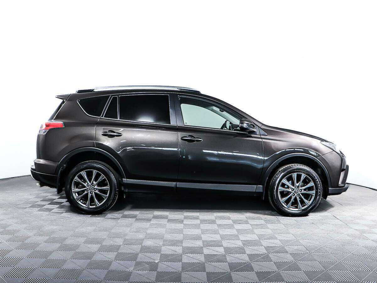 Toyota RAV4 с пробегом — 2018 год. Фото: #3