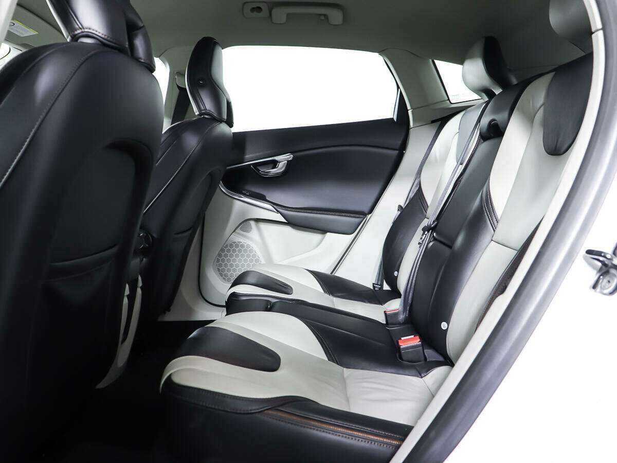 Volvo V40 Cross Country с пробегом — 2013 год. Фото: #9
