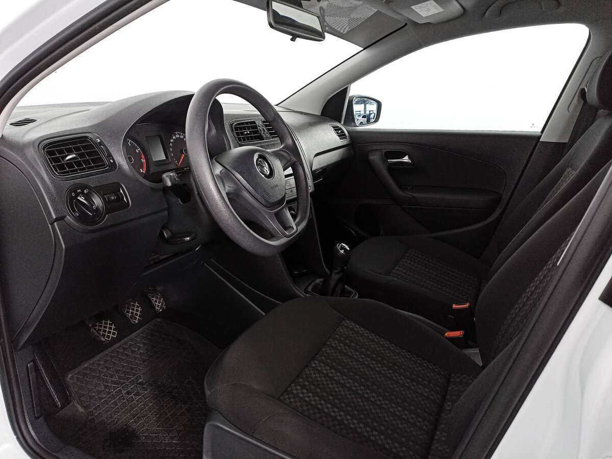 Volkswagen Polo с пробегом — 2018 год. Фото: #12