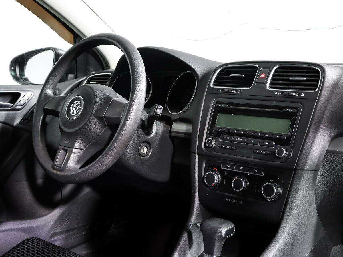 Volkswagen Golf с пробегом — 2010 год. Фото: #6