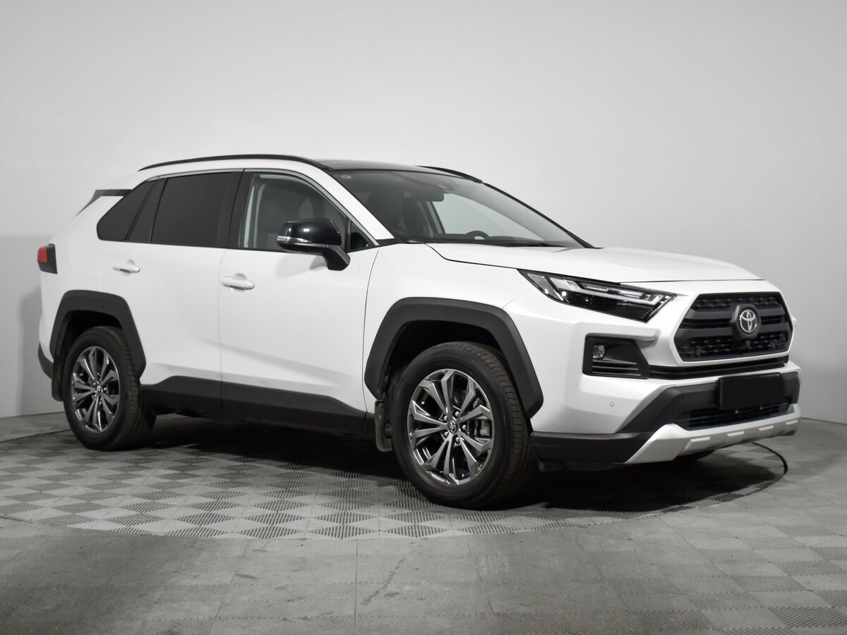 Toyota RAV4 с пробегом — 2024 год. Фото: #2