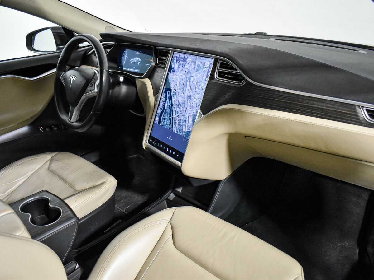 Tesla Model S с пробегом — 2015 год. Фото: #12
