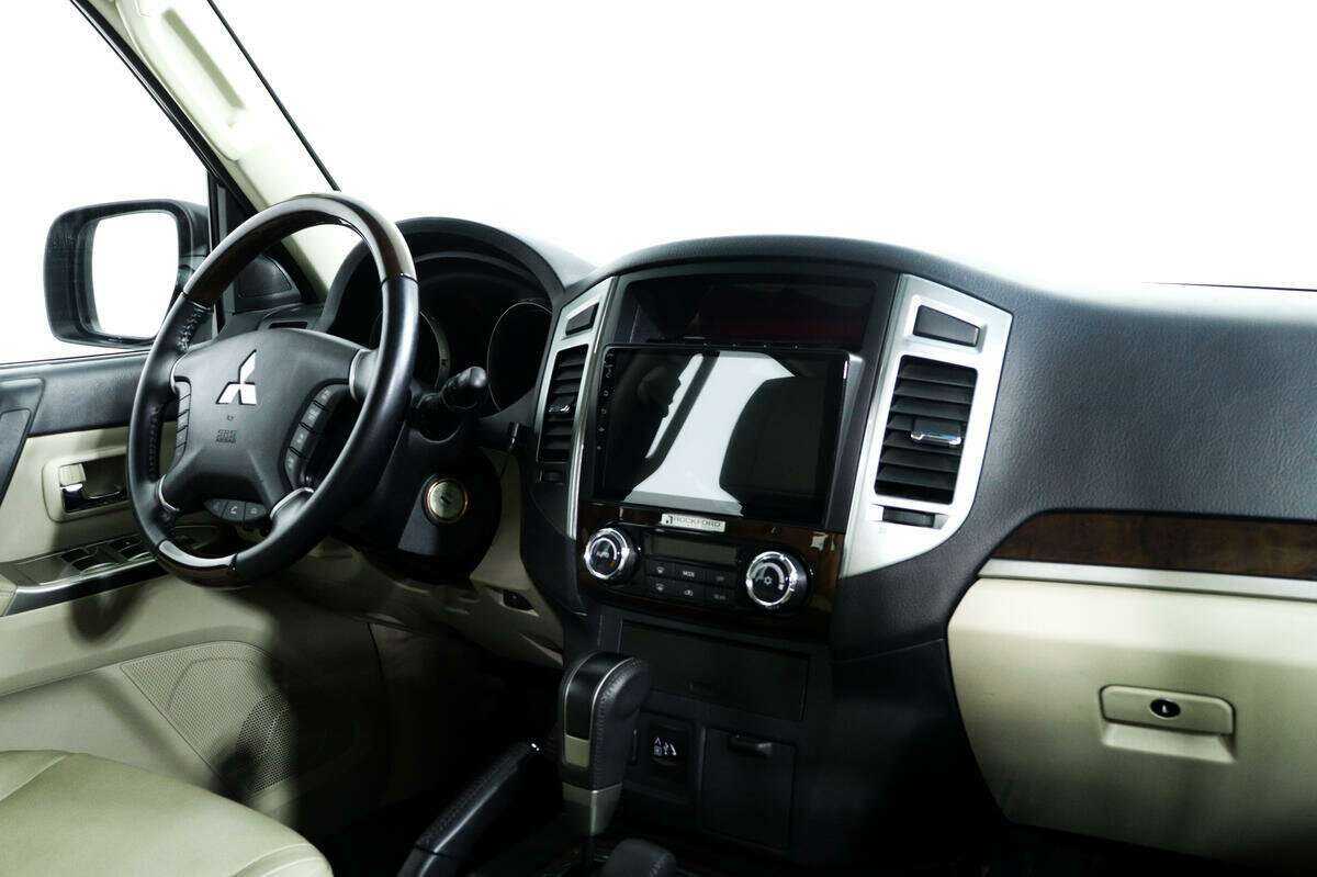 Mitsubishi Pajero с пробегом — 2019 год. Фото: #8