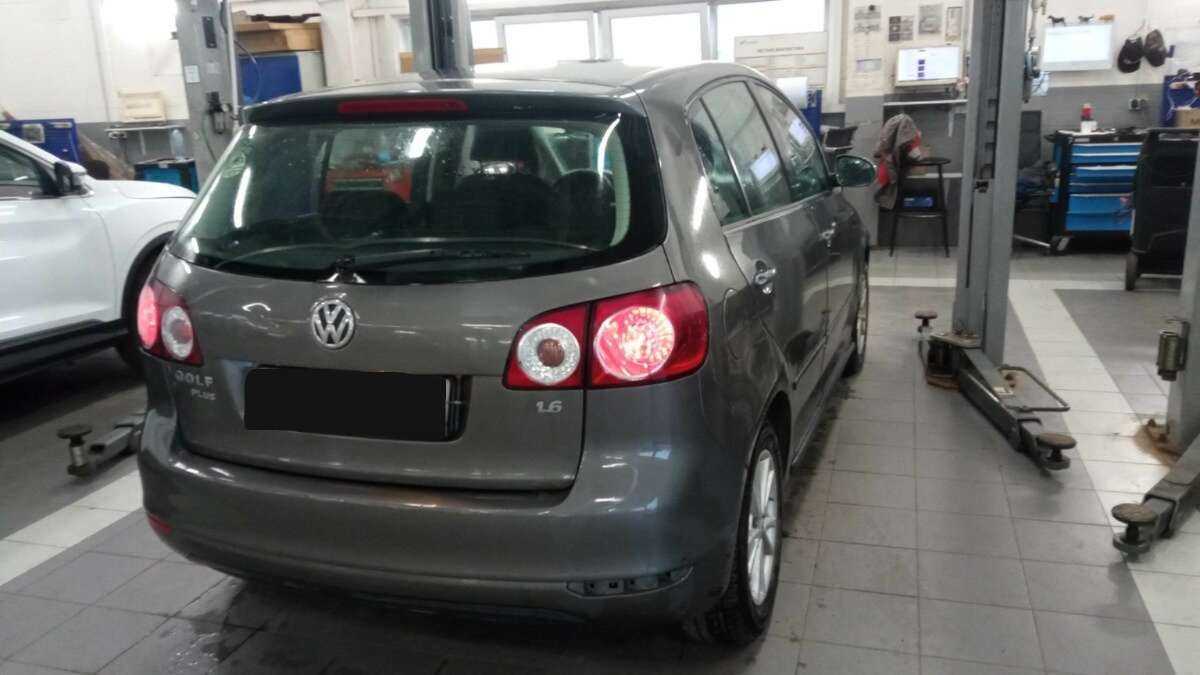 Volkswagen Golf Plus с пробегом — 2011 год. Фото: #1