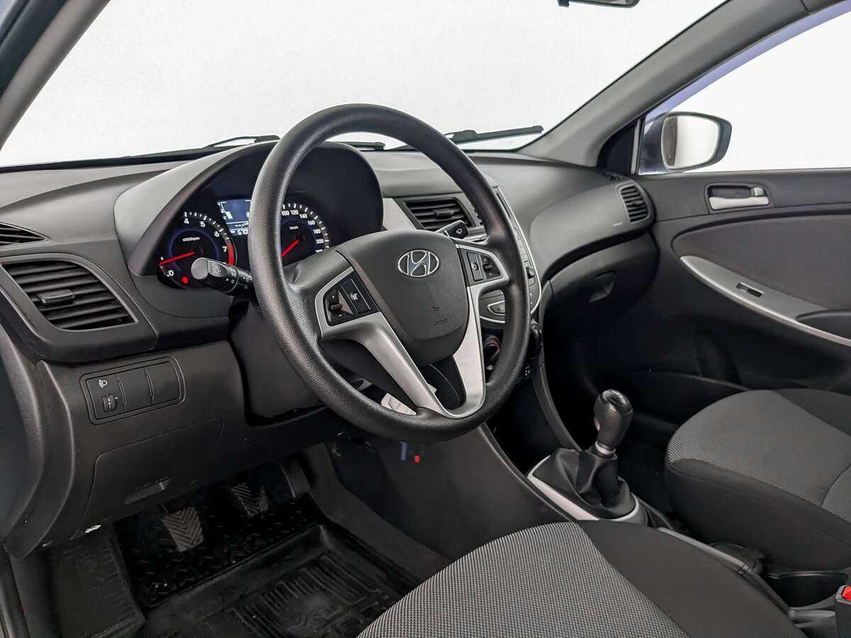 Hyundai Solaris с пробегом — 2011 год. Фото: #10
