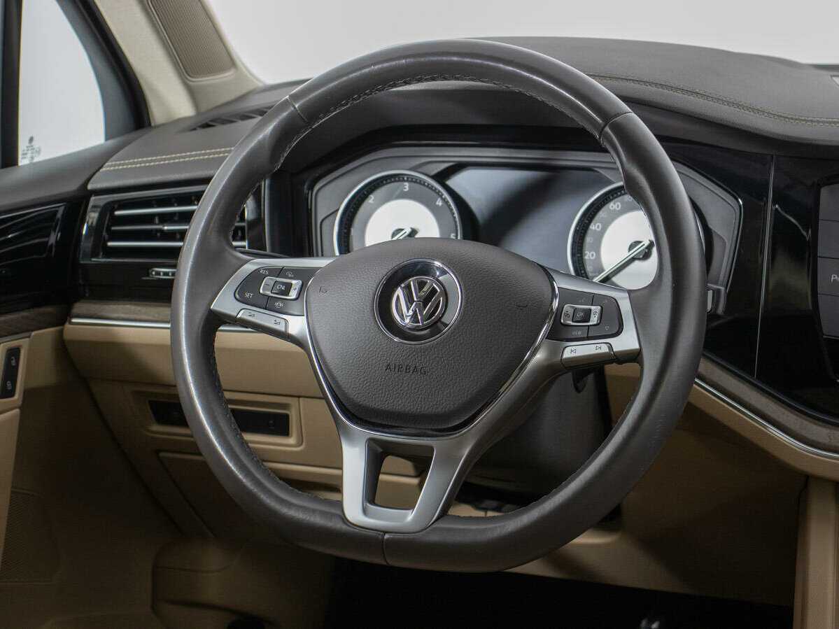 Volkswagen Touareg с пробегом — 2018 год. Фото: #20