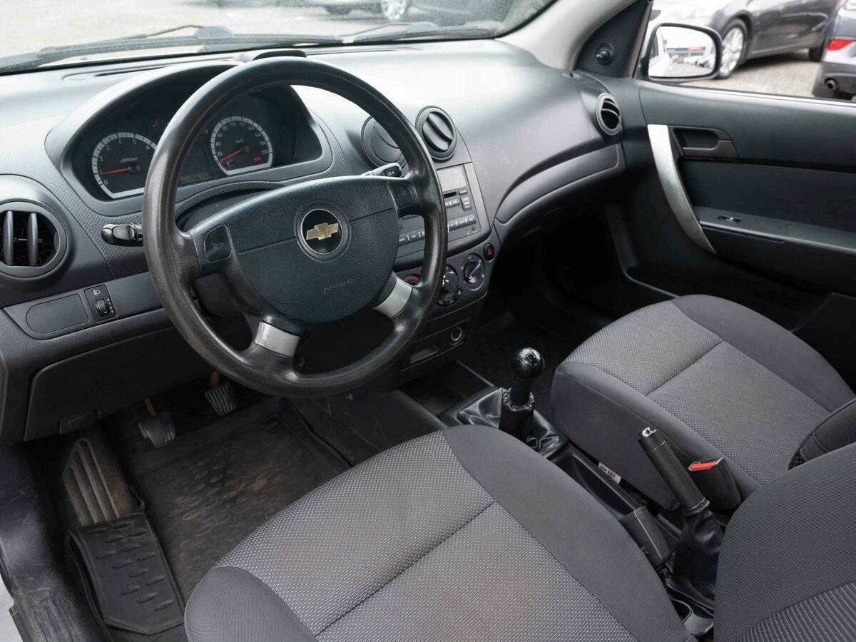 Chevrolet Aveo с пробегом — 2010 год. Фото: #6