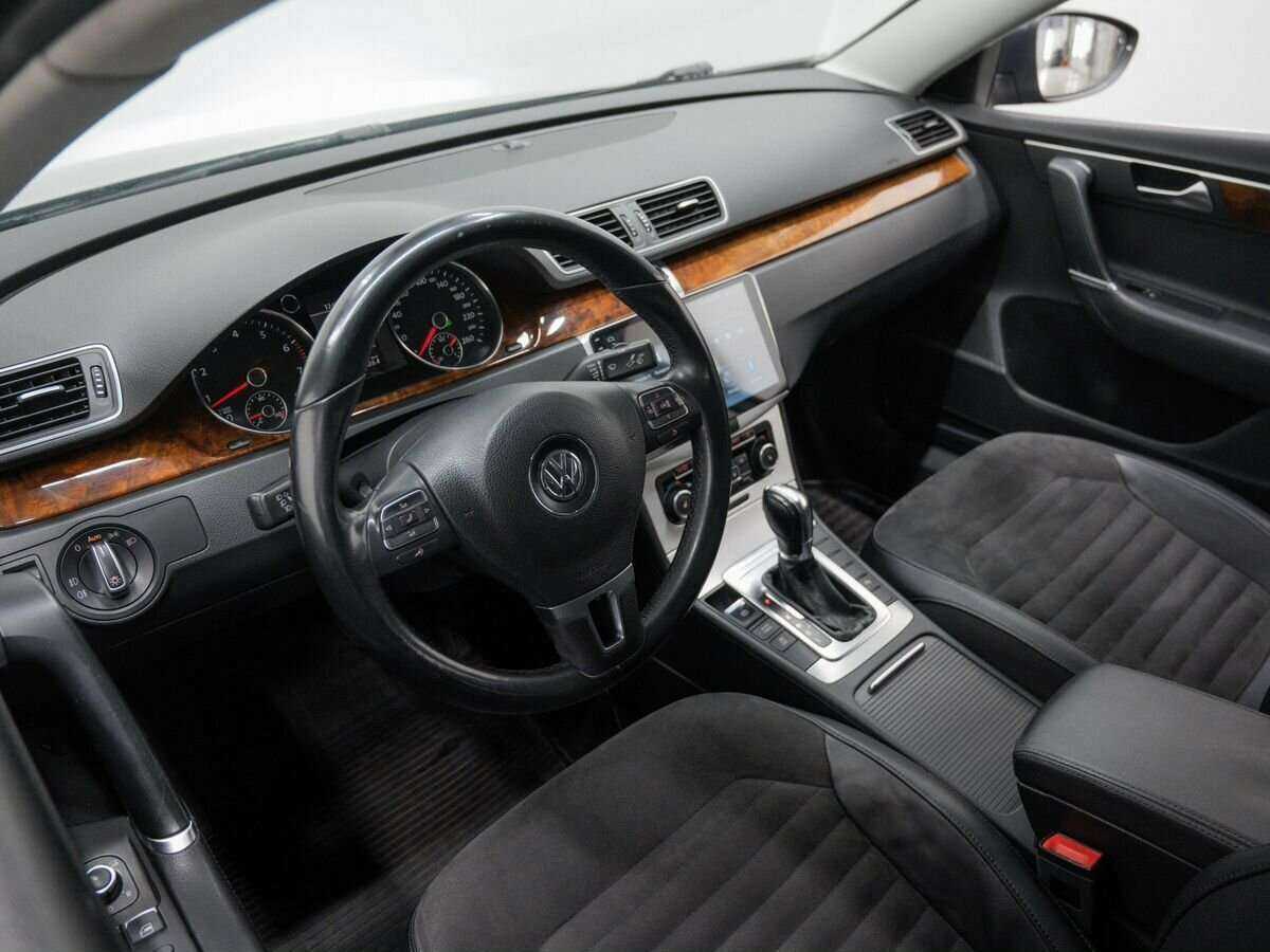 Volkswagen Passat с пробегом — 2011 год. Фото: #12