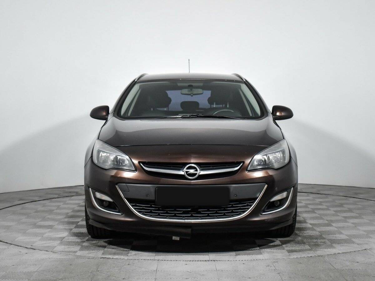 Opel Astra с пробегом — 2013 год. Фото: #1