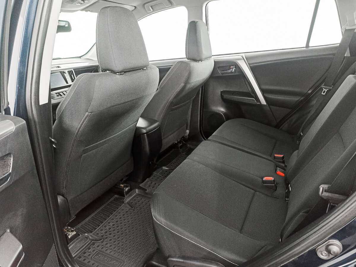 Toyota RAV4 с пробегом — 2018 год. Фото: #9