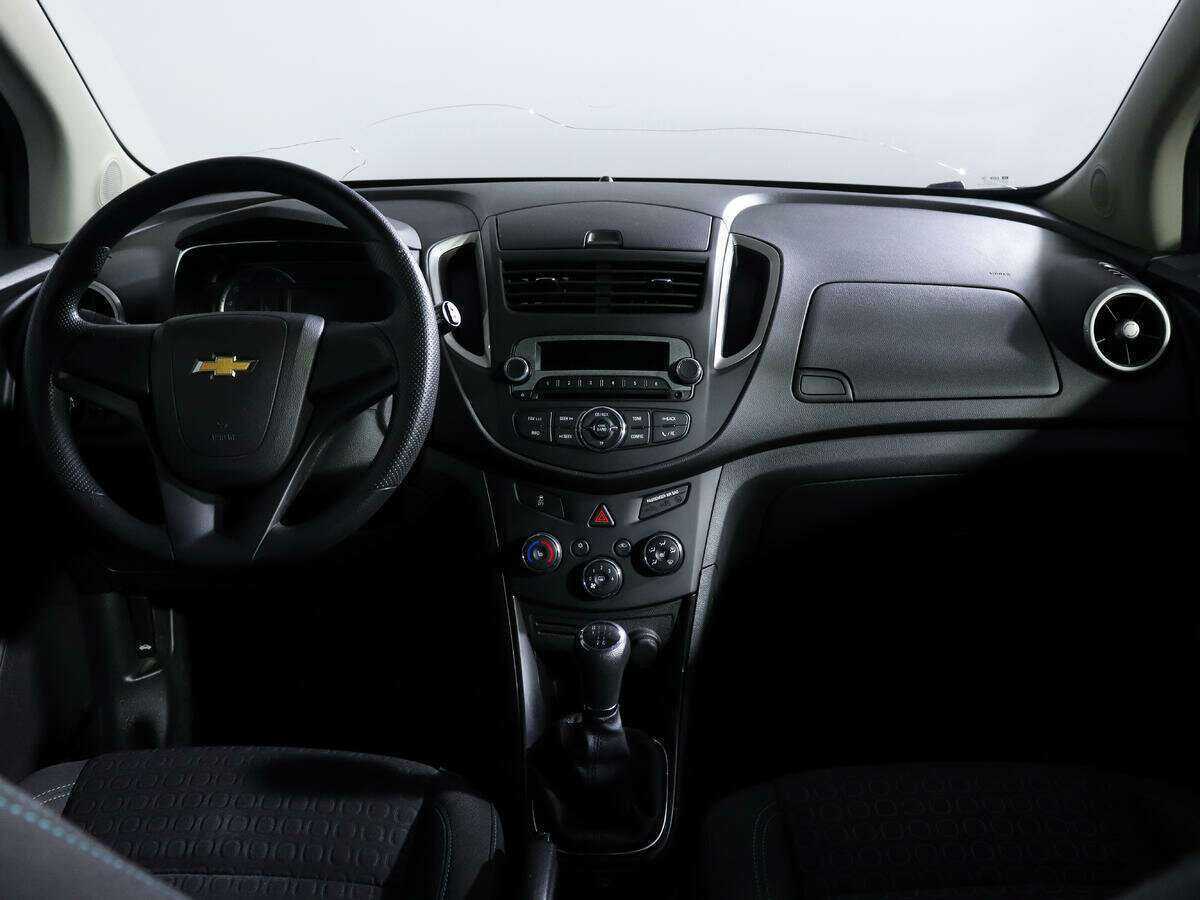 Chevrolet Tracker с пробегом — 2015 год. Фото: #10