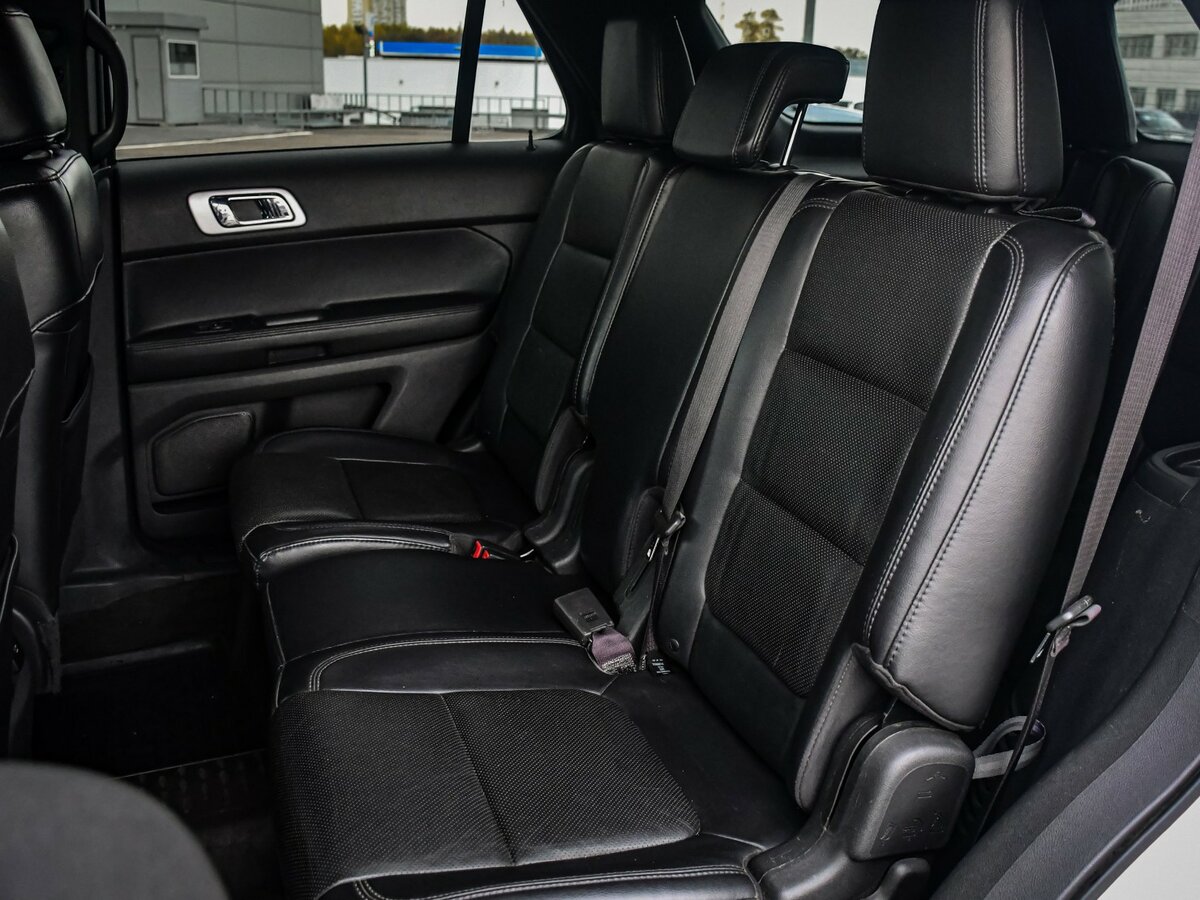 Ford Explorer с пробегом — 2012 год. Фото: #12