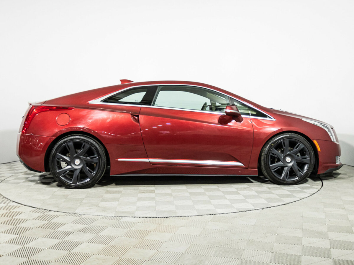 Cadillac ELR с пробегом — 2014 год. Фото: #3