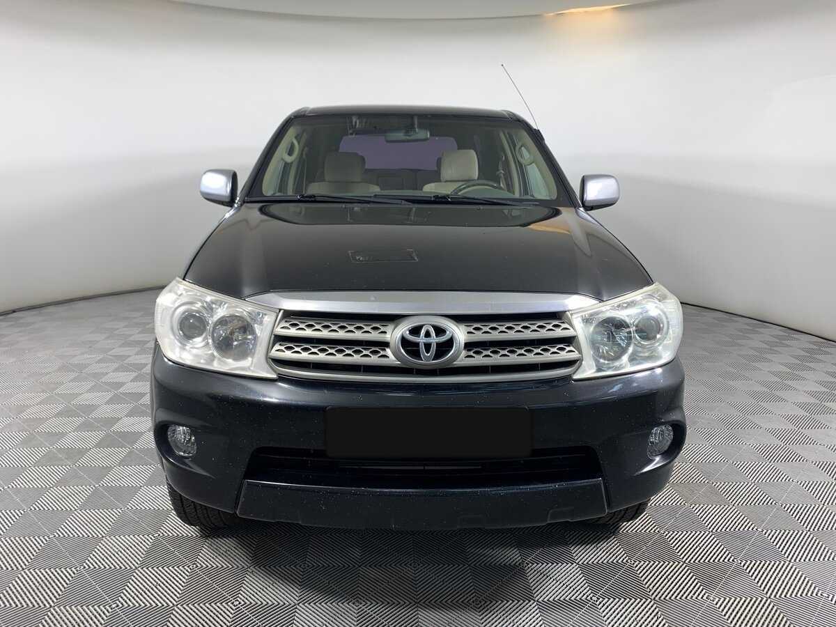 Toyota Fortuner с пробегом — 2011 год. Фото: #1