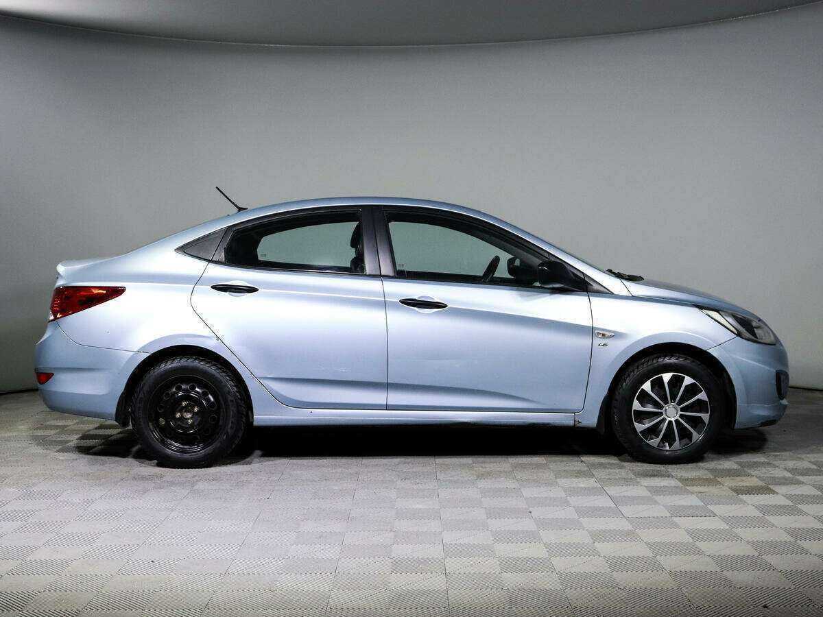 Hyundai Solaris с пробегом — 2011 год. Фото: #3