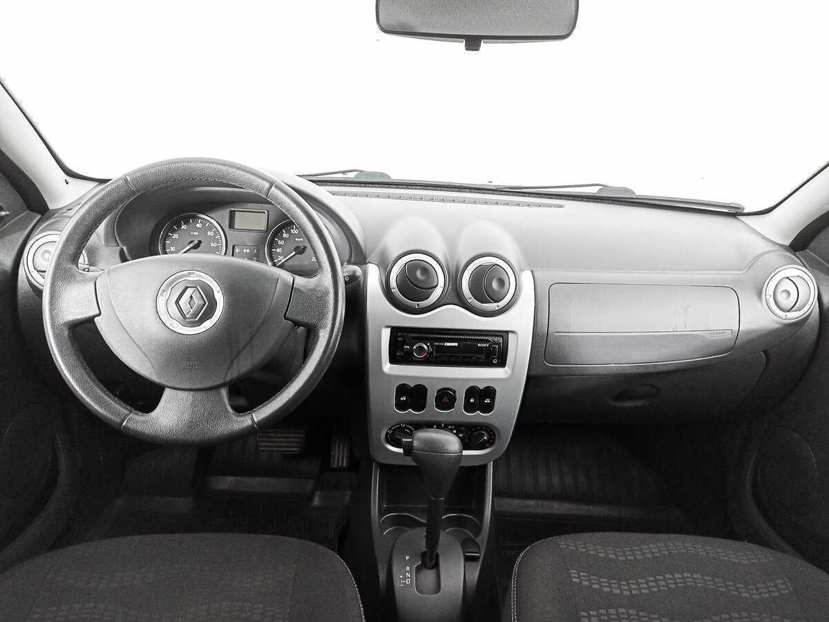 Renault Sandero с пробегом — 2013 год. Фото: #11