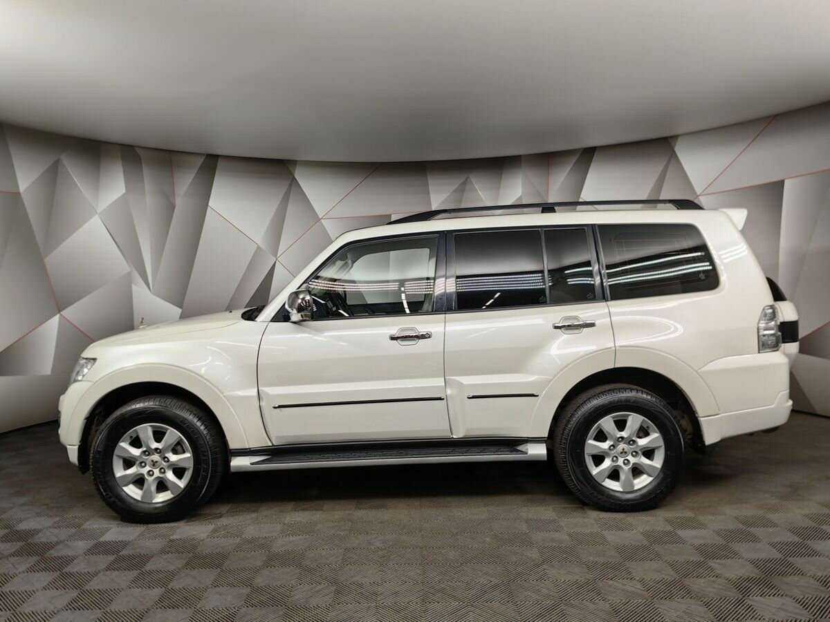 Mitsubishi Pajero с пробегом — 2021 год. Фото: #4