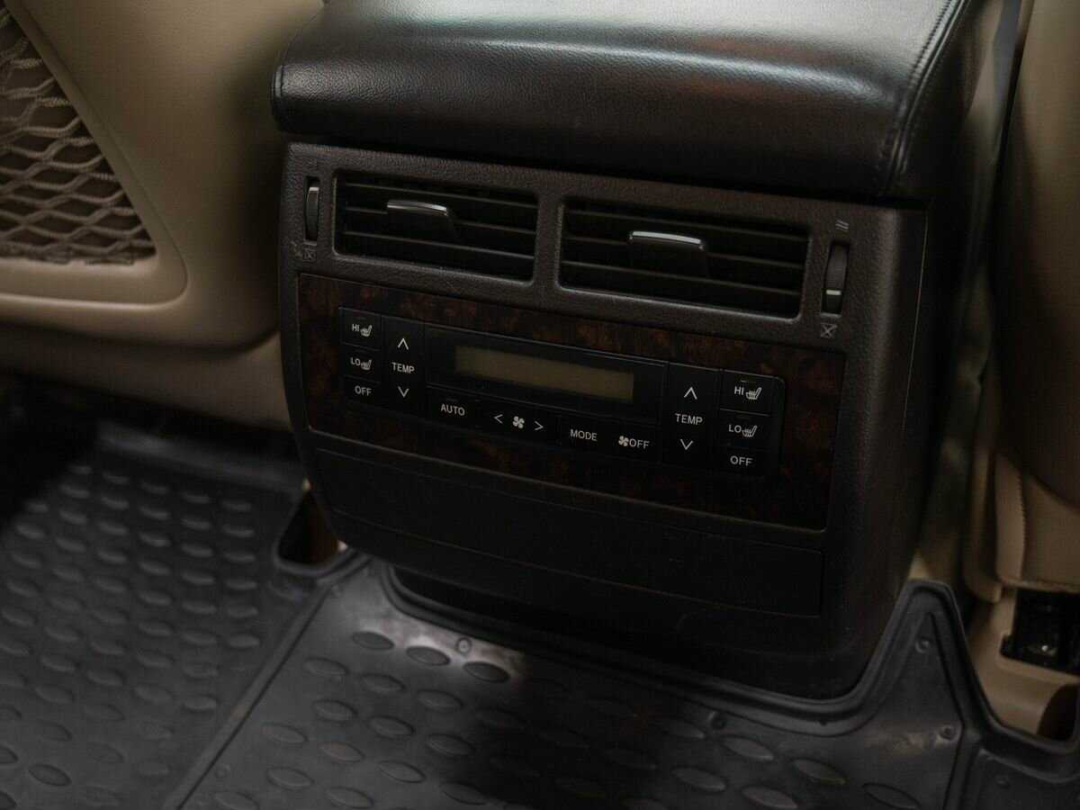 Toyota Land Cruiser с пробегом — 2011 год. Фото: #9
