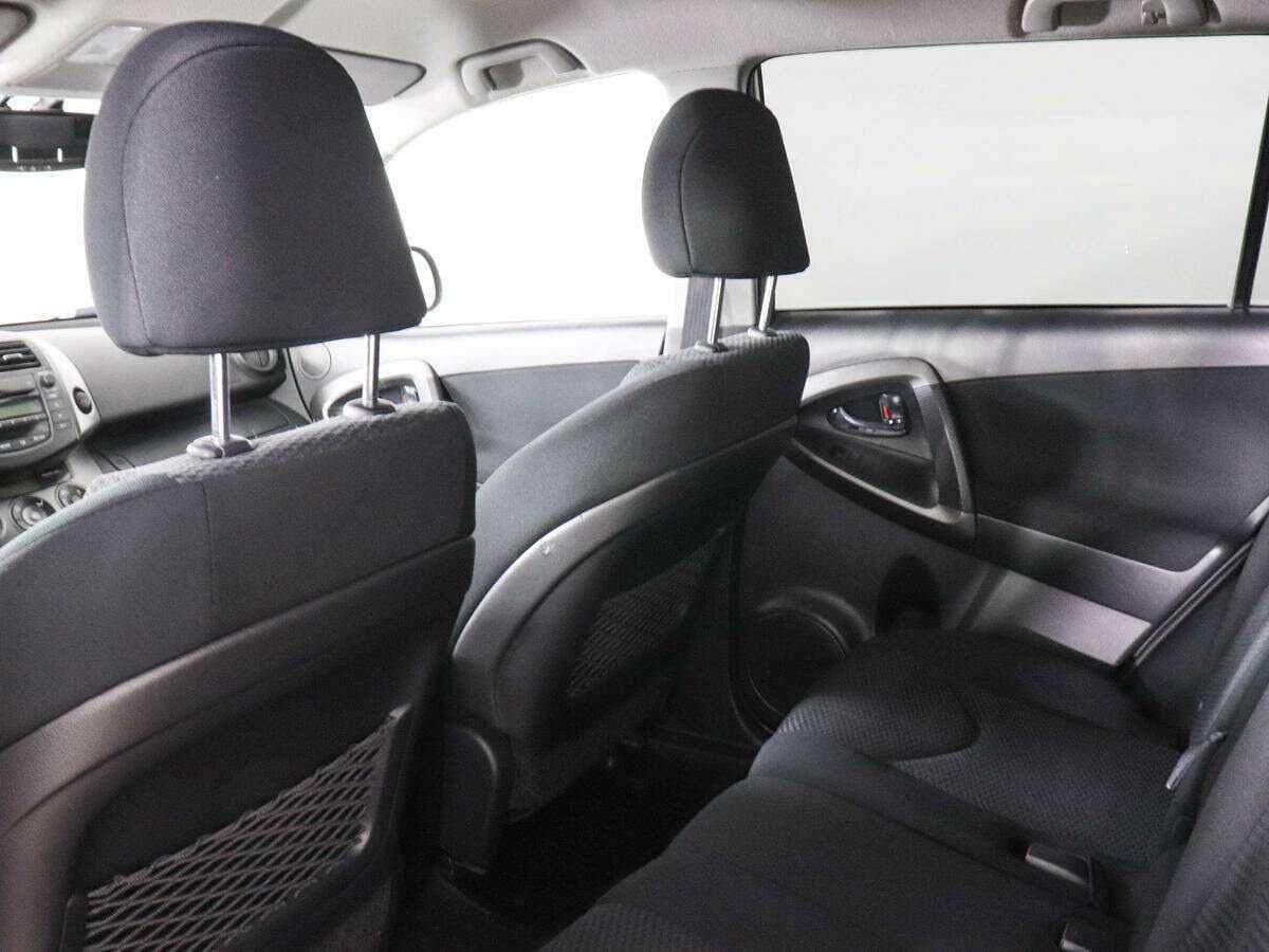 Toyota RAV4 с пробегом — 2011 год. Фото: #11