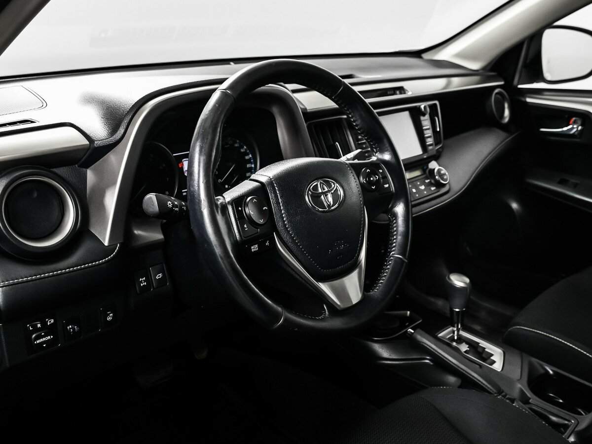 Toyota RAV4 с пробегом — 2017 год. Фото: #11