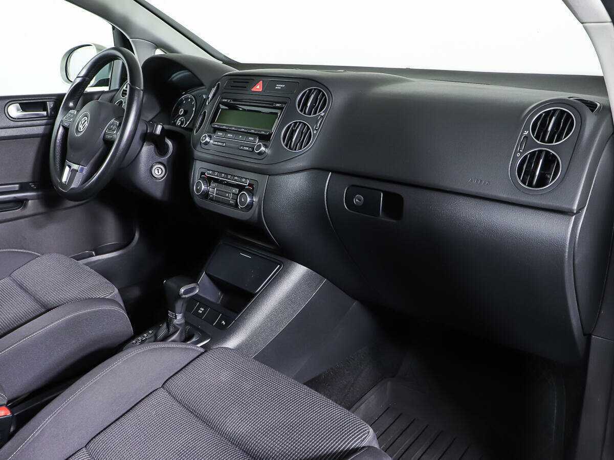 Volkswagen Golf Plus с пробегом — 2010 год. Фото: #8