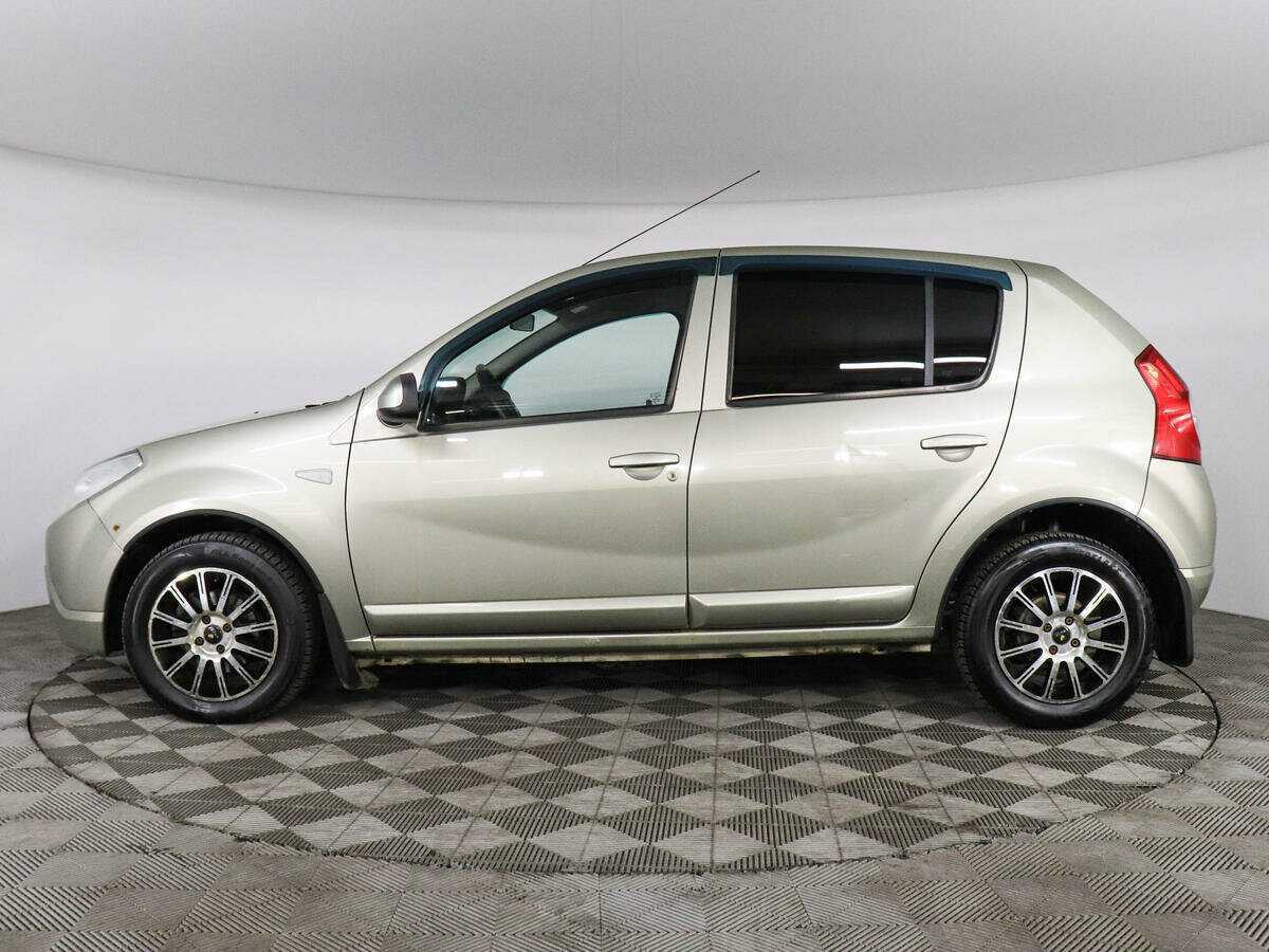 Renault Sandero с пробегом — 2011 год. Фото: #7