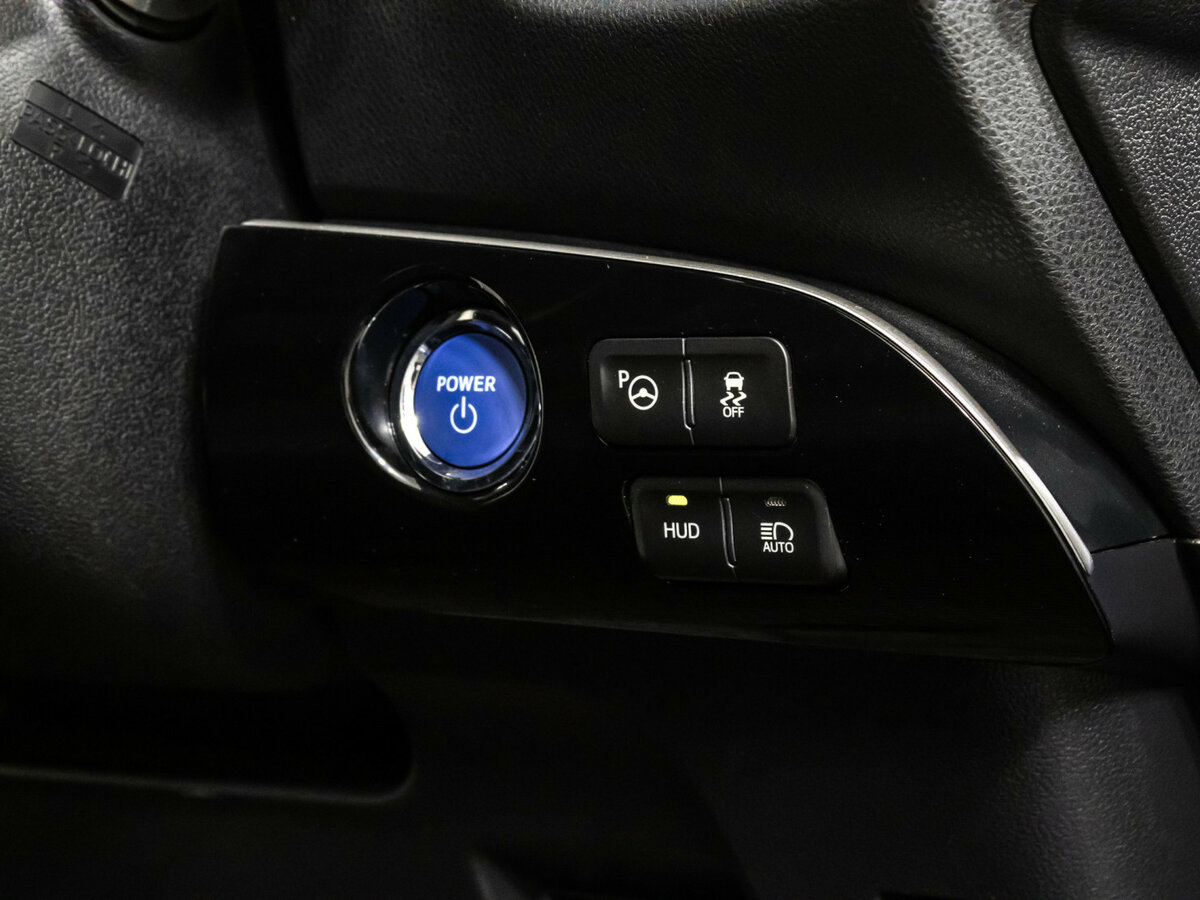 Toyota Prius с пробегом — 2016 год. Фото: #16