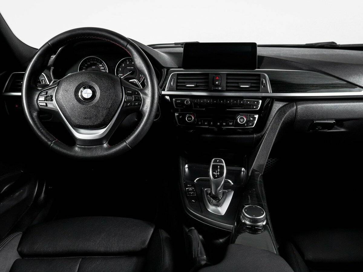 BMW 3 серии с пробегом — 2017 год. Фото: #11