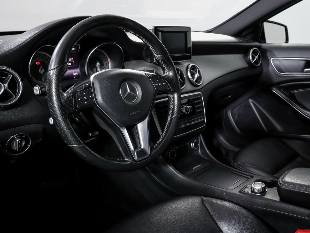 Mercedes-Benz GLA с пробегом — 2015 год. Фото: #11