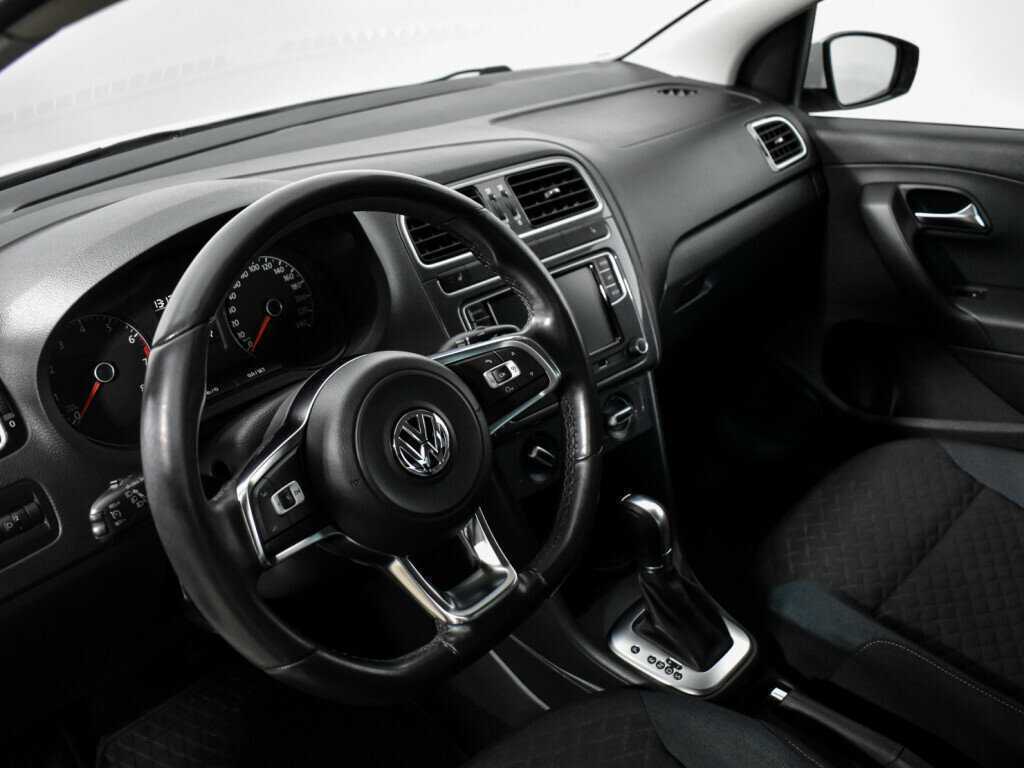 Volkswagen Polo с пробегом — 2019 год. Фото: #8
