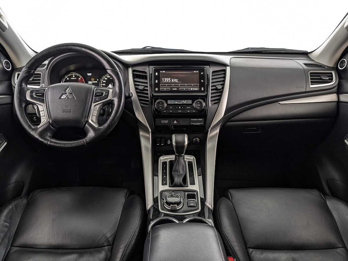 Mitsubishi Pajero Sport с пробегом — 2018 год. Фото: #9