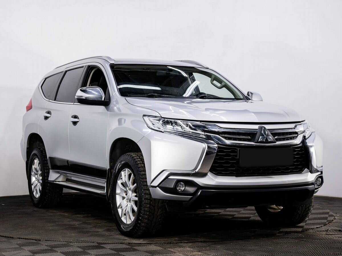 Mitsubishi Pajero Sport с пробегом — 2017 год. Фото: #2