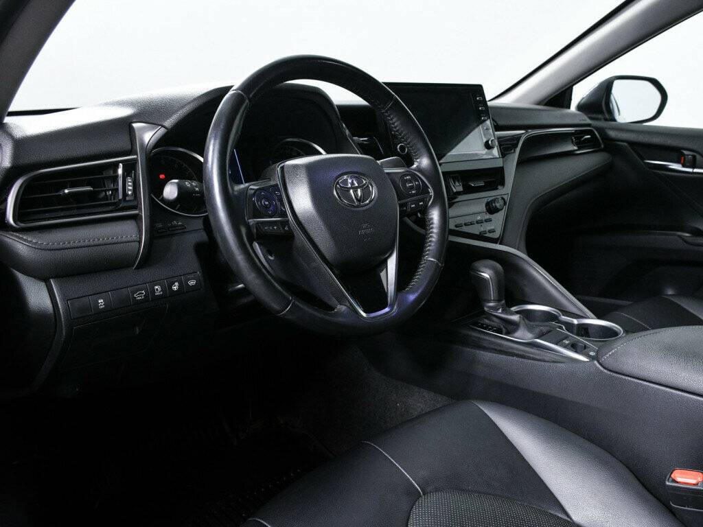 Toyota Camry с пробегом — 2021 год. Фото: #12