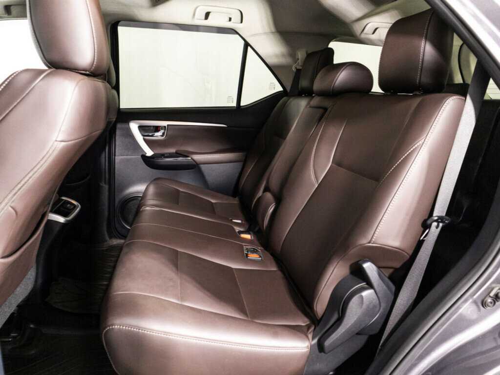 Toyota Fortuner с пробегом — 2019 год. Фото: #9