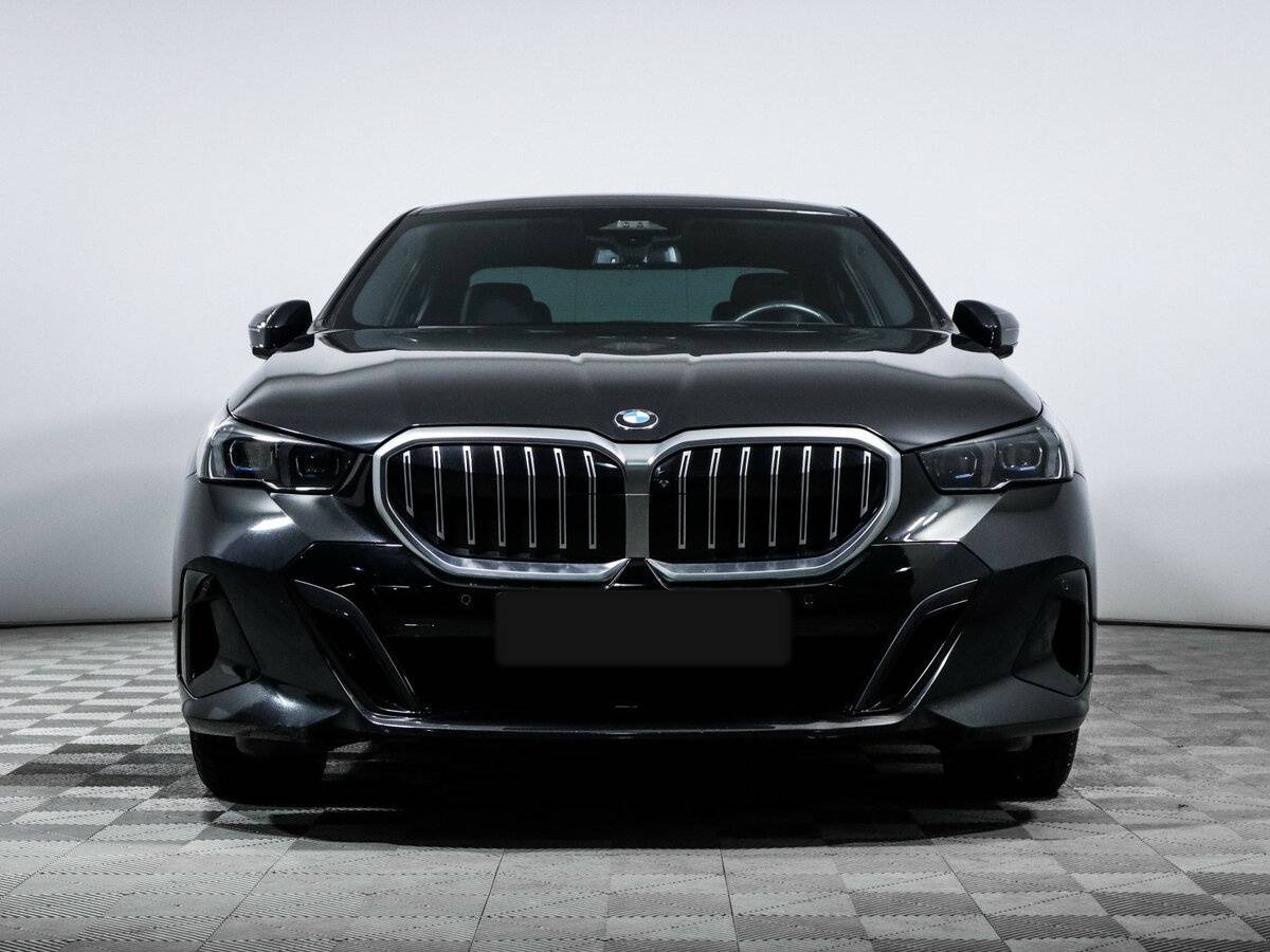 BMW 5 серии с пробегом — 2024 год. Фото: #1