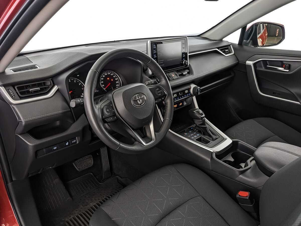 Toyota RAV4 с пробегом — 2021 год. Фото: #10