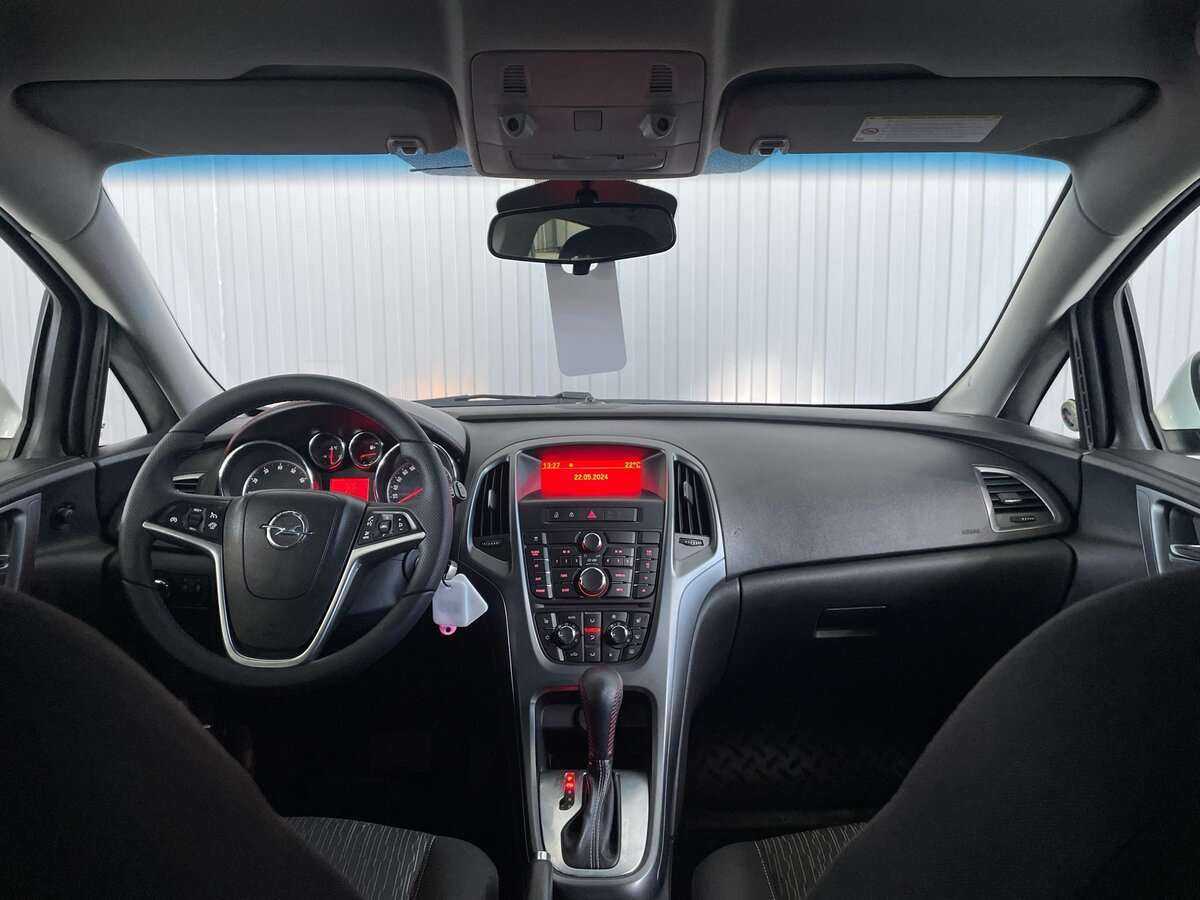 Opel Astra с пробегом — 2012 год. Фото: #8