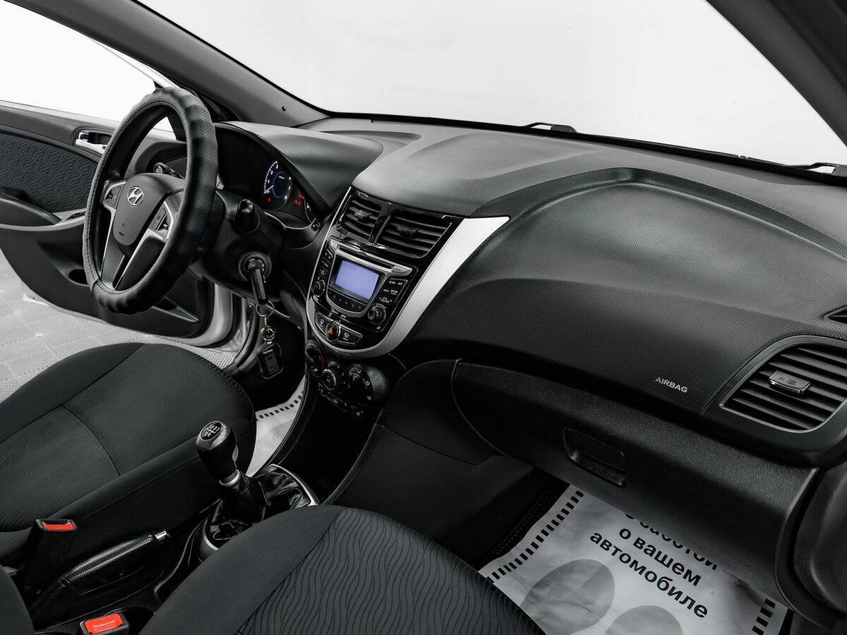 Hyundai Solaris с пробегом — 2011 год. Фото: #17