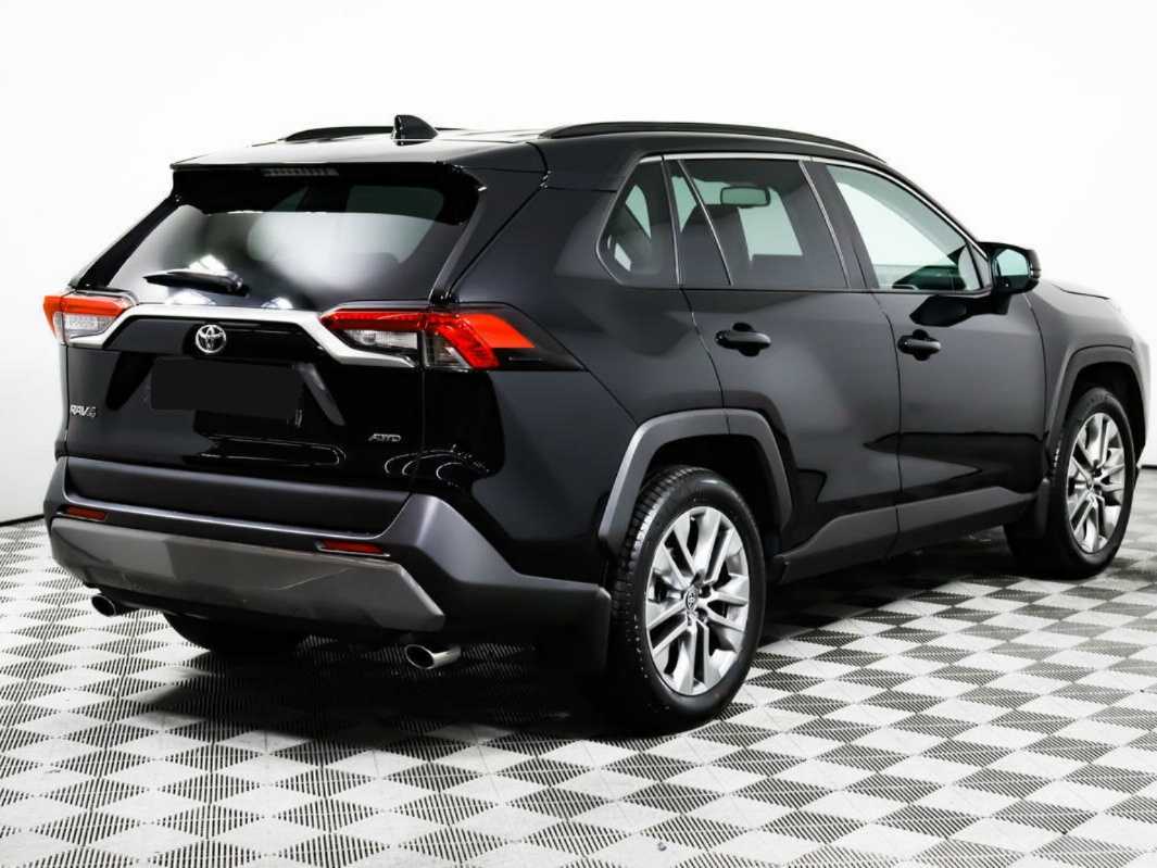 Toyota RAV4 с пробегом — 2021 год. Фото: #4